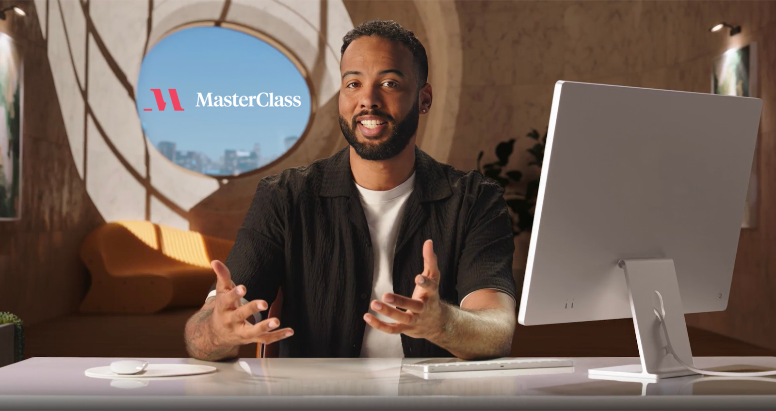 Manuel teaching the first Generative AI MasterClass course