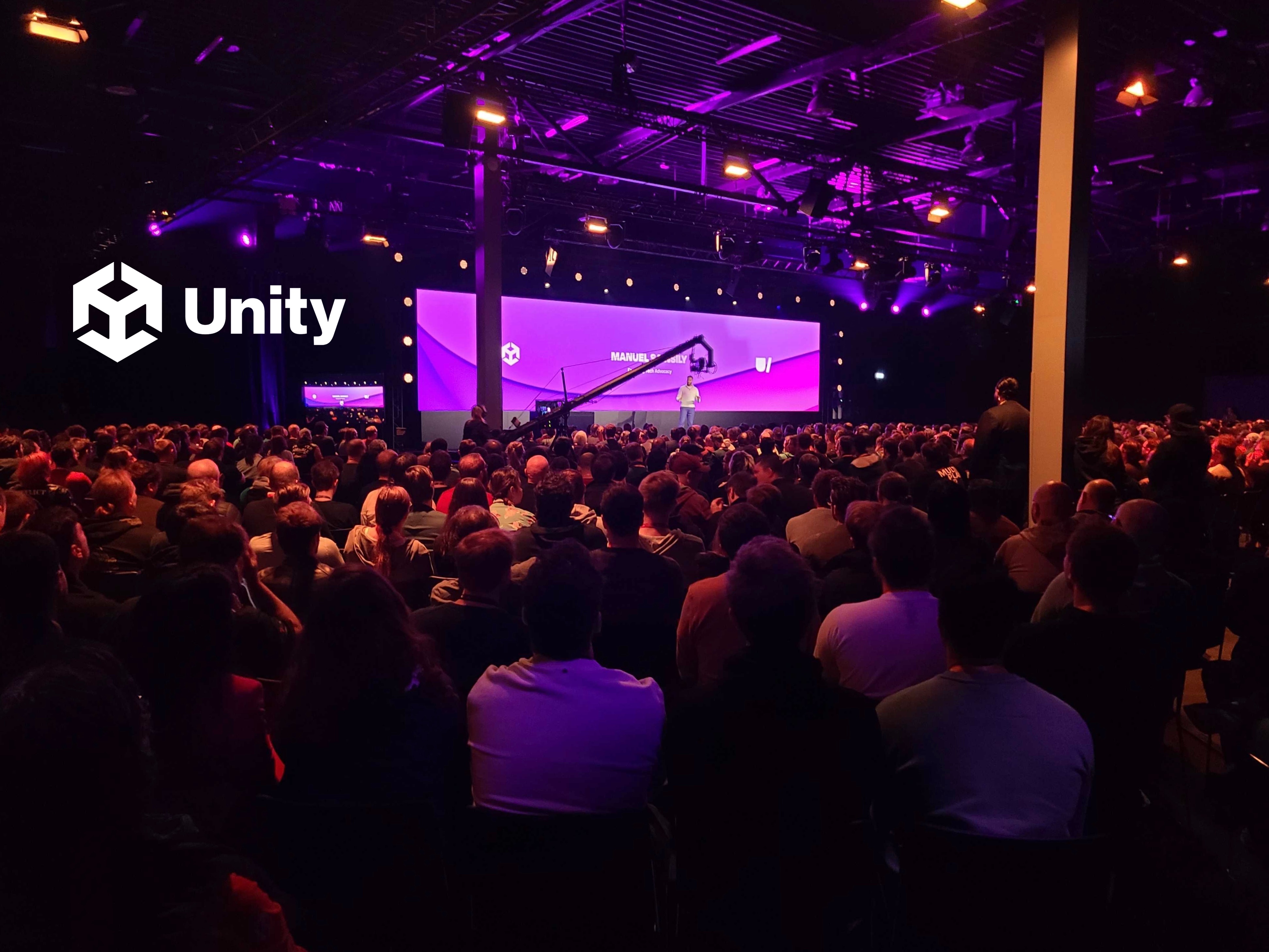 Manuel speaking to a large audience at Unity