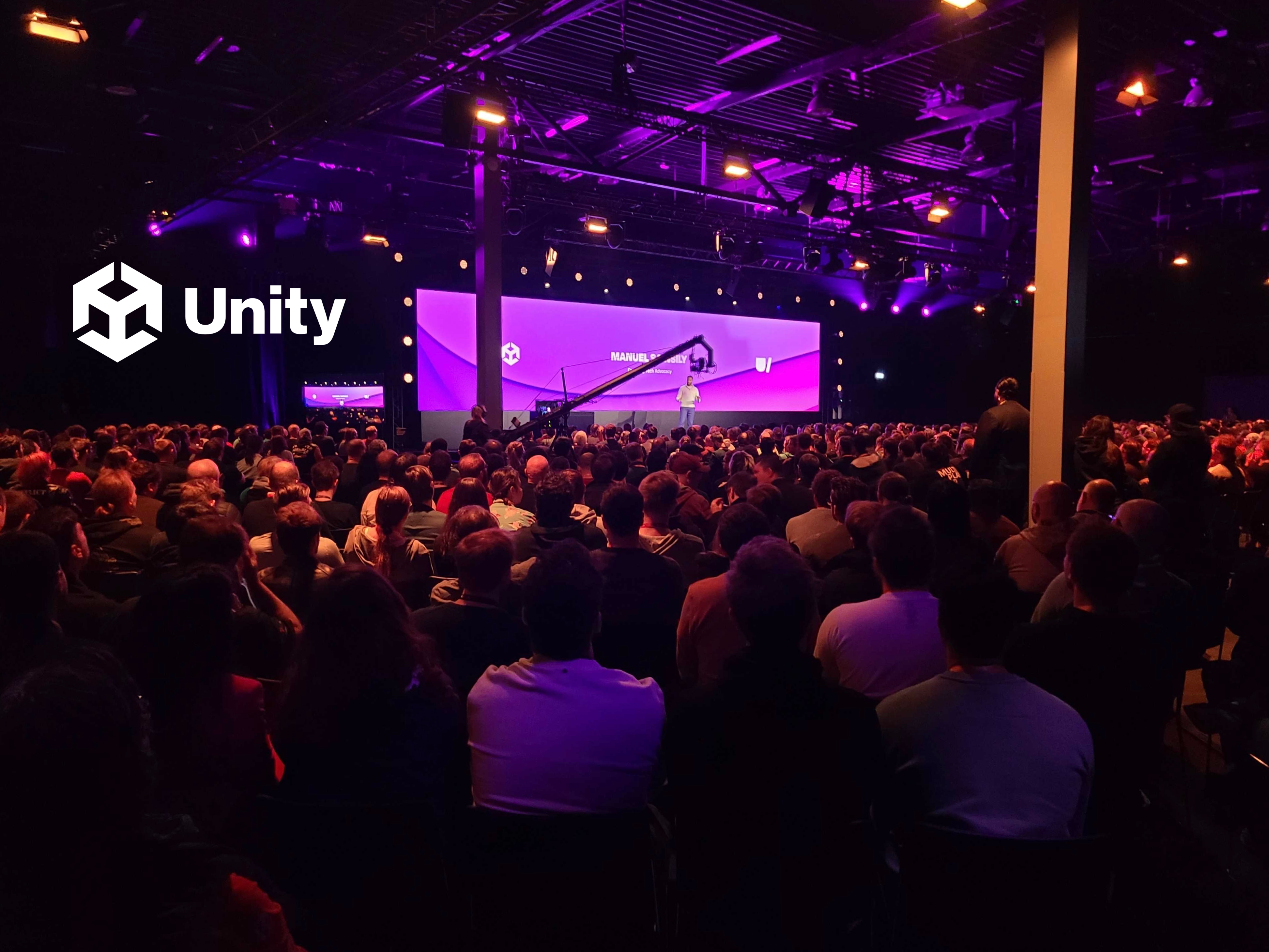 Manuel speaking to a large audience at Unity